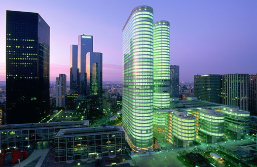 Cœur de Défense qui fut le plus grand complexe chauffé par plancher chauffant, au début des années 2000 (plus de 17000m²)